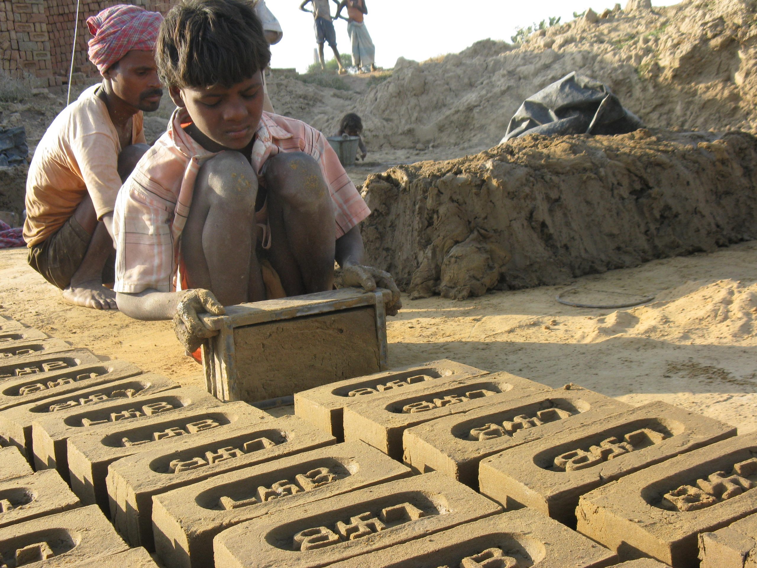 Diritto allo studio gratuito per ogni bambino: una lotta di civiltà