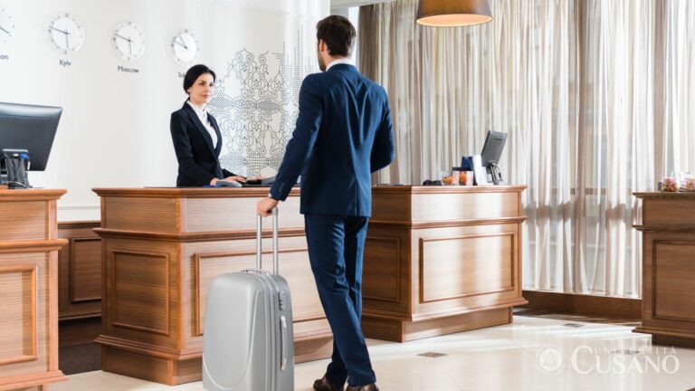 Come diventare receptionist: cosa fa e quanto guadagna?